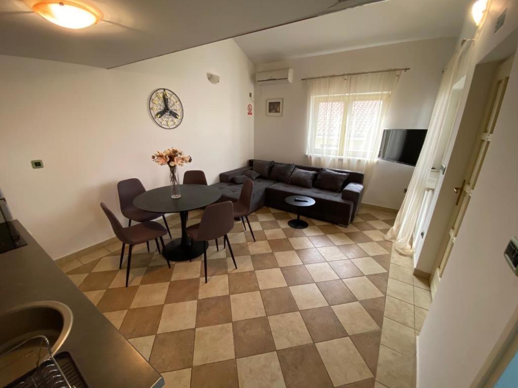 Apartments Andela Petrcane Exterior foto
